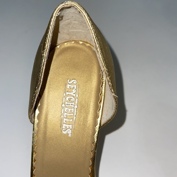Seychelles Gold with Rhinestone Heels - Picture 6 of 14